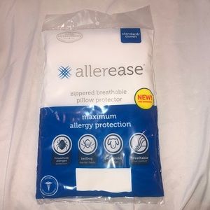 Zippered breathable pillow protecter